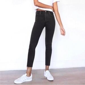 Aritzia Denim Forum High Rise Yoko Slim Button Fly Cropped Washed Black, size 26